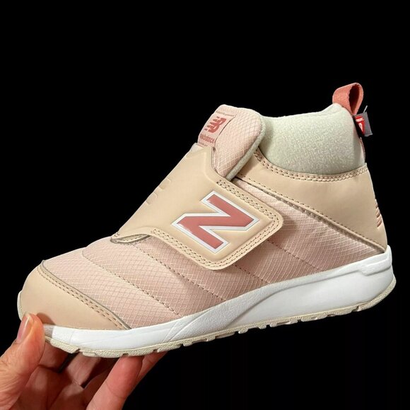 New Balance Youth Girls Winter Sporty Boots Size 2 Light Pink Water Resistant - Picture 1 of 13